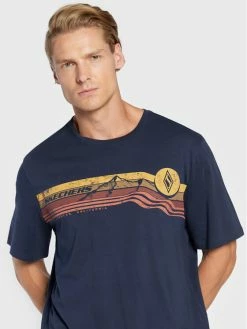 Αγορά 👏 Skechers Άνδρες T-shirts T-Shirt Big Adventure MTS334 Σκούρο μπλε Regular Fit 🌟 -Εξοδος Skechers Κατάστημα unnamed file 108